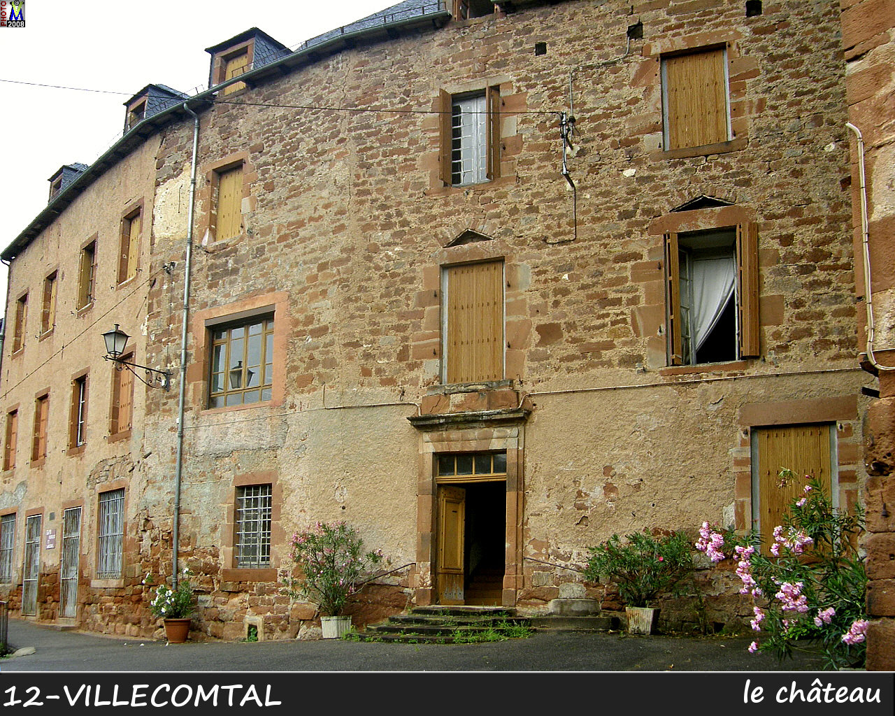 12VILLECOMTAL_chateau_102.jpg