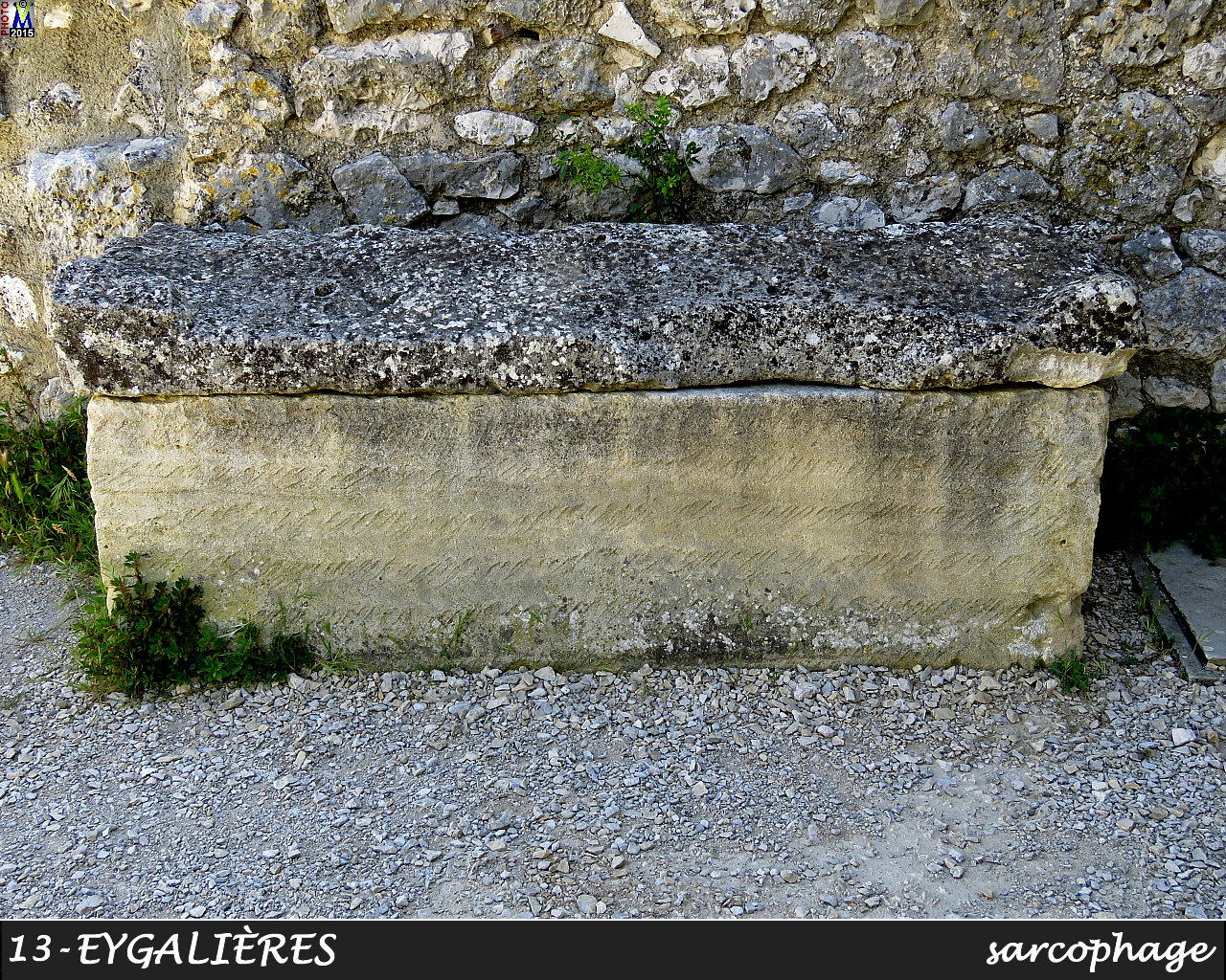 13EYGALIERES_sarcophage_100.jpg