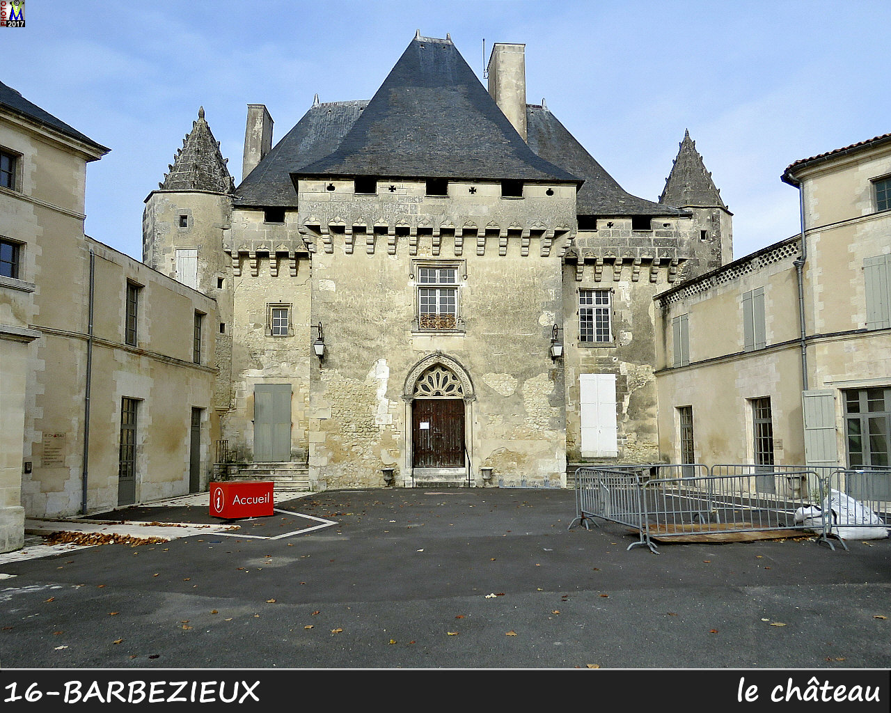 16BARBEZIEUX_chateau_1012.jpg