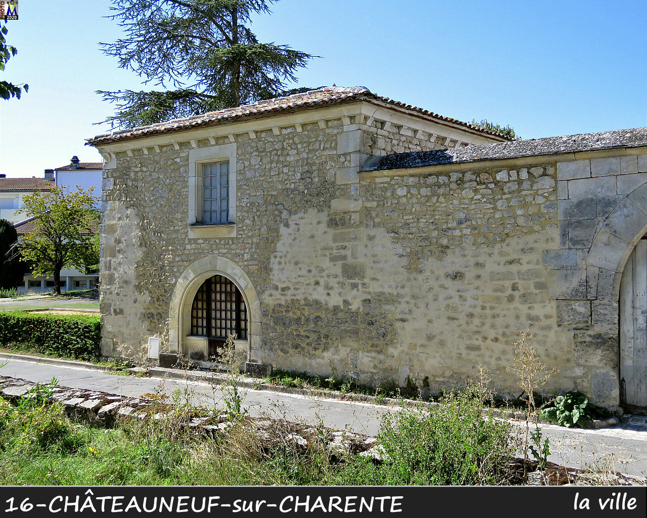 16CHATEAUNEUF-CH_ville_1012.jpg