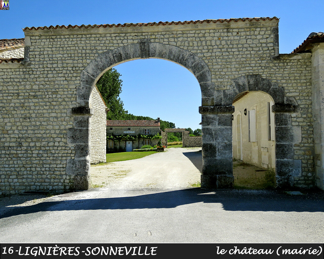 16LIGNIERES-SONNEVILLE_chateau_1046.jpg