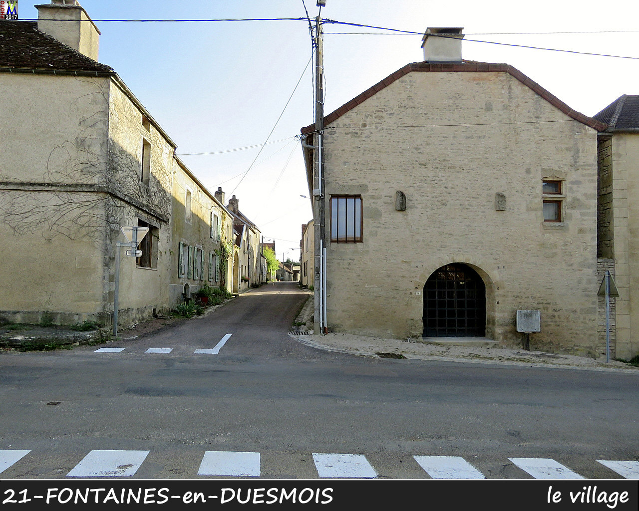 21FONTAINES-DUESMOIS_village_100.jpg