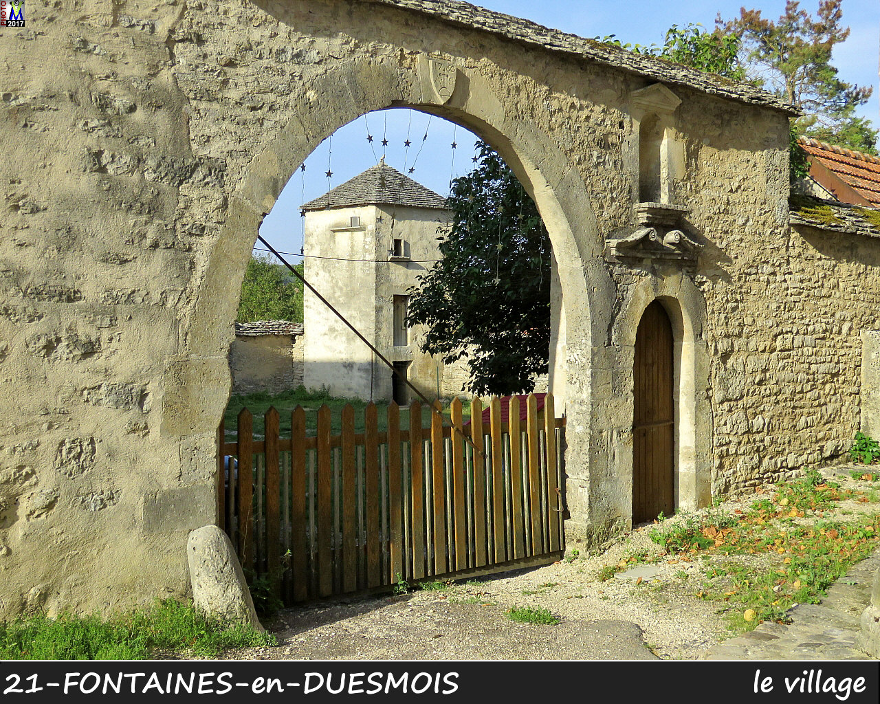 21FONTAINES-DUESMOIS_village_102.jpg