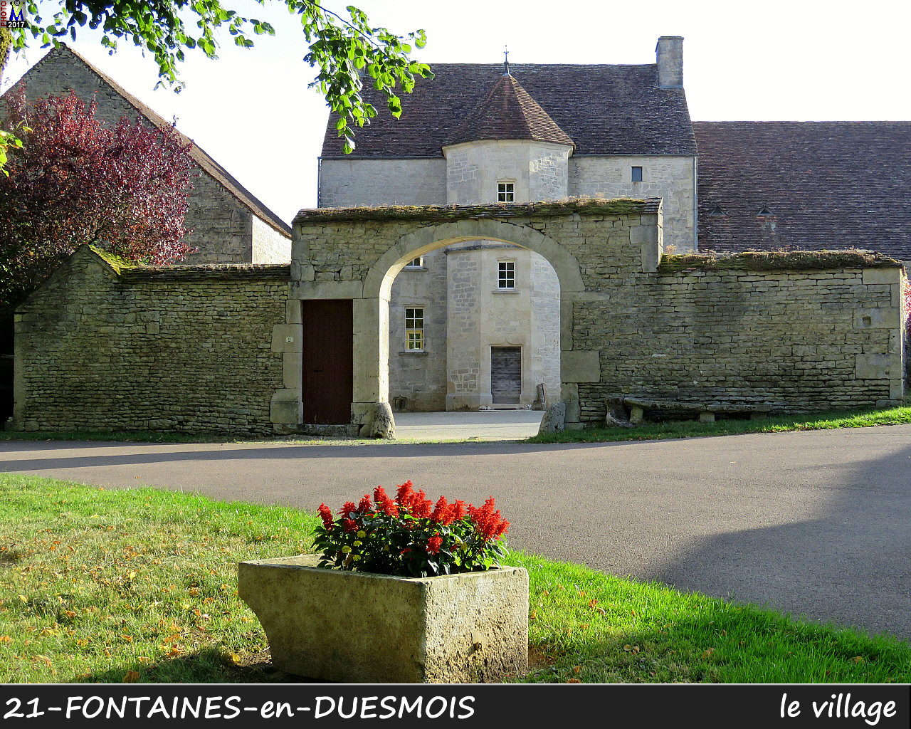 21FONTAINES-DUESMOIS_village_106.jpg