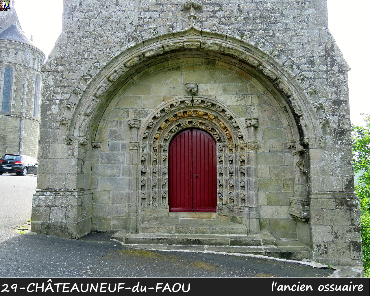 29CHATEAUNEUF-FAOU_ossuaire_102.jpg