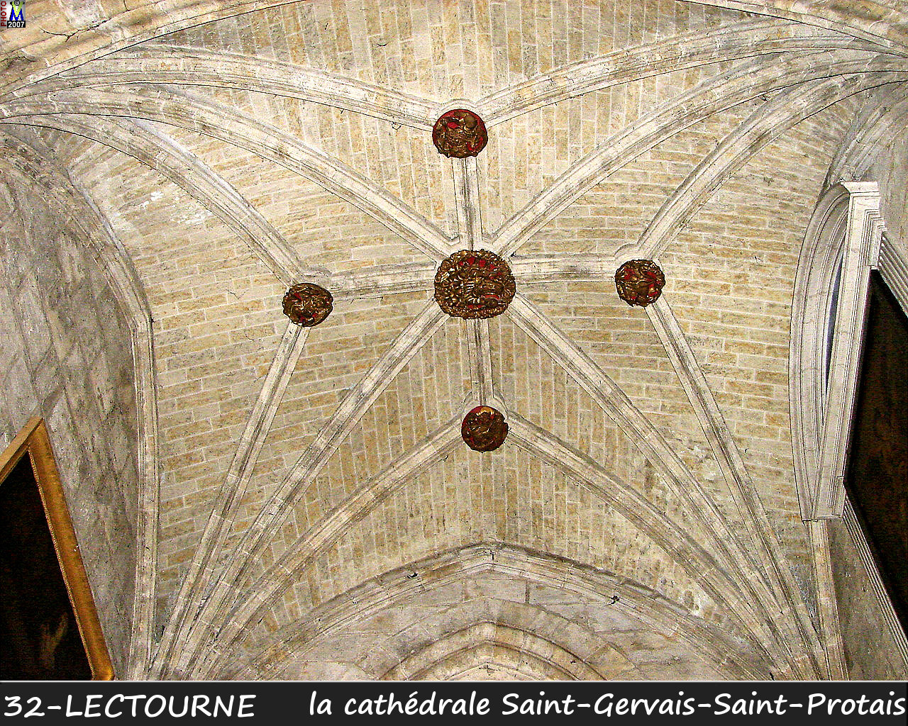 32LECTOURNE_cathedrale_214.jpg