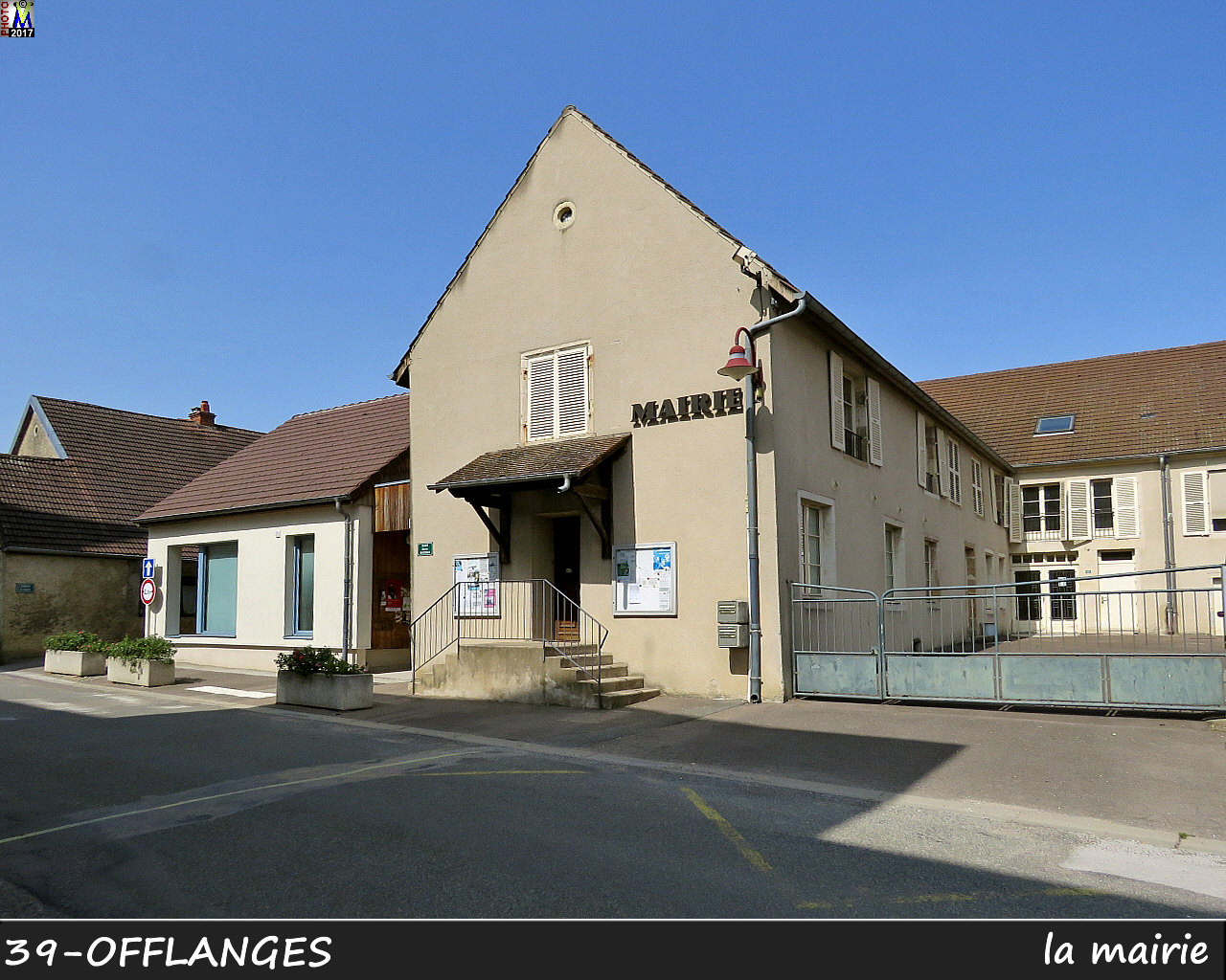 39OFFLANGES_mairie_100.jpg