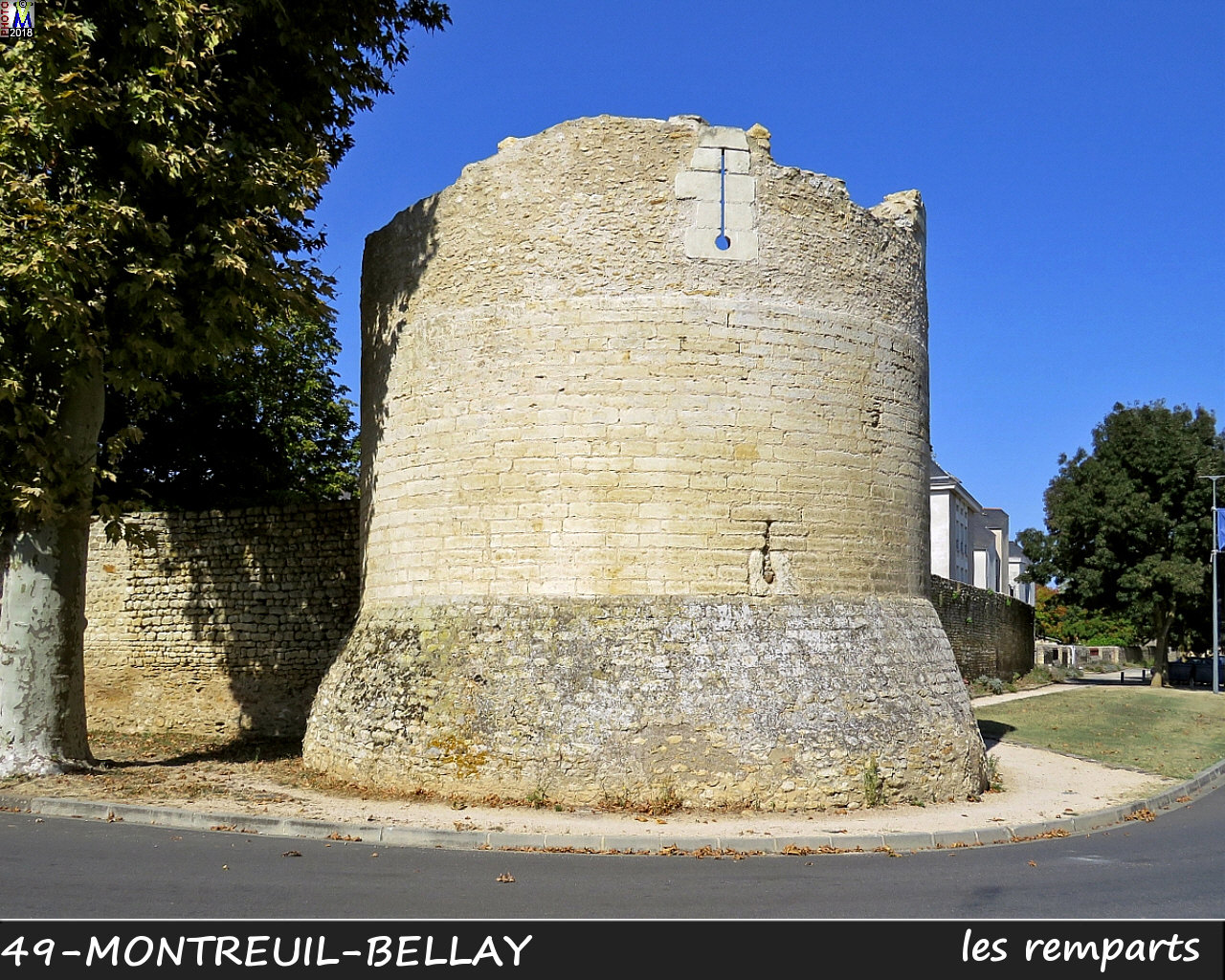 49MONTREUIL-BELLAY_remparts_1010.jpg