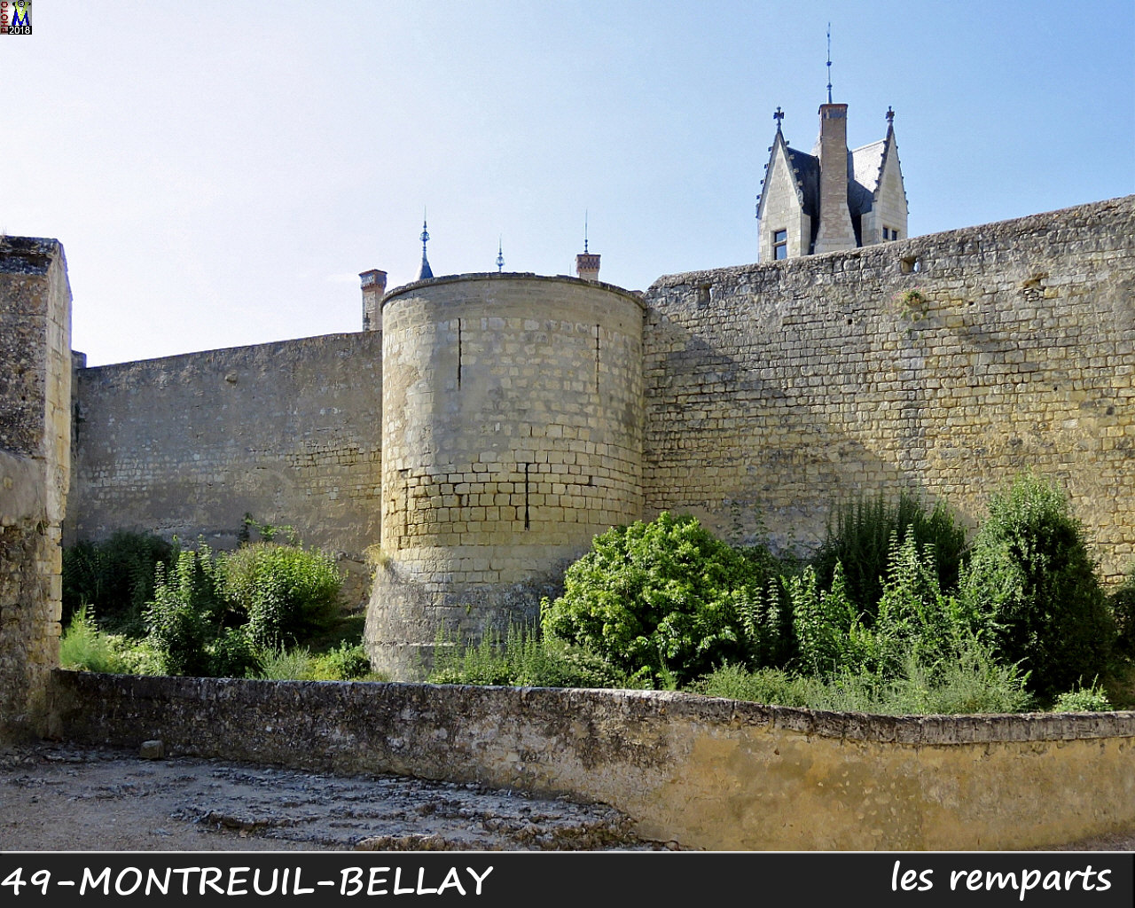 49MONTREUIL-BELLAY_remparts_1020.jpg