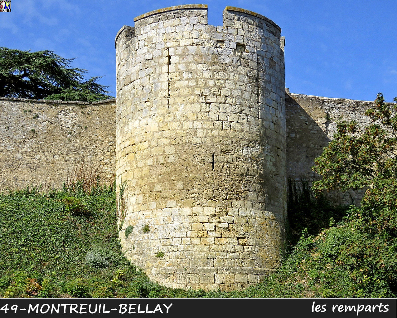 49MONTREUIL-BELLAY_remparts_1030.jpg