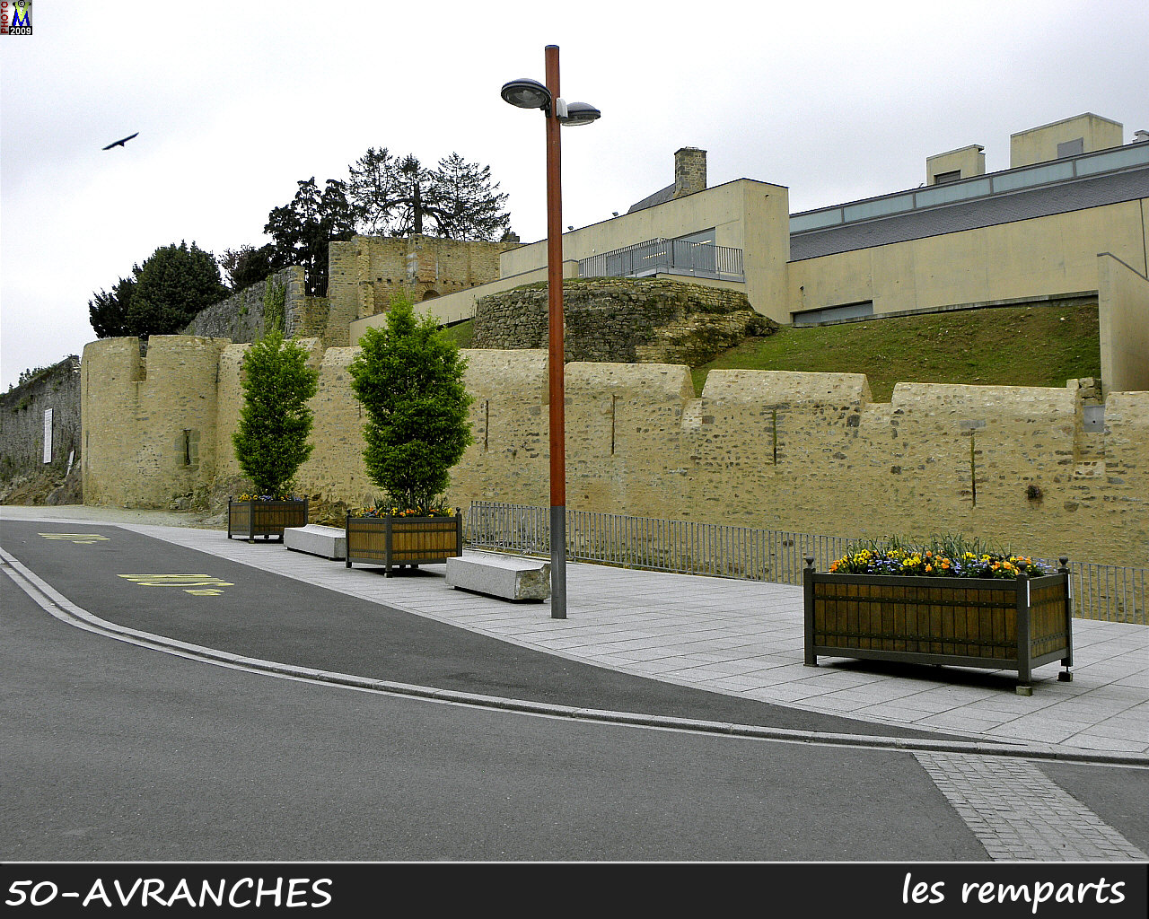 50AVRANCHES_remparts_100.jpg
