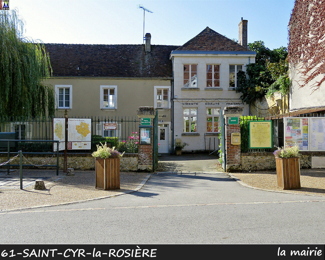 61StCYR-la-ROSIERE_mairie_100.jpg