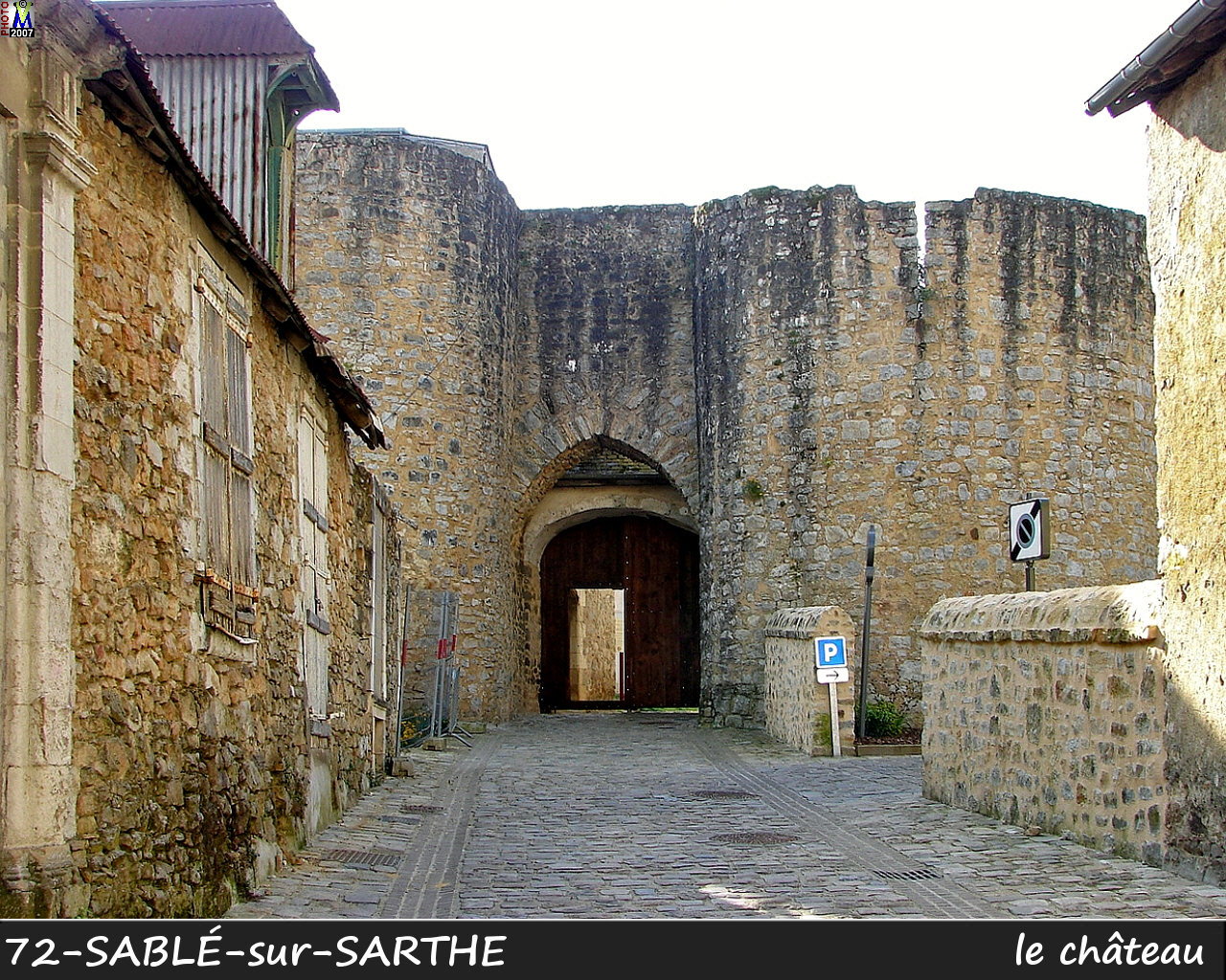 72SABLE-SARTHE_chateau_100.jpg