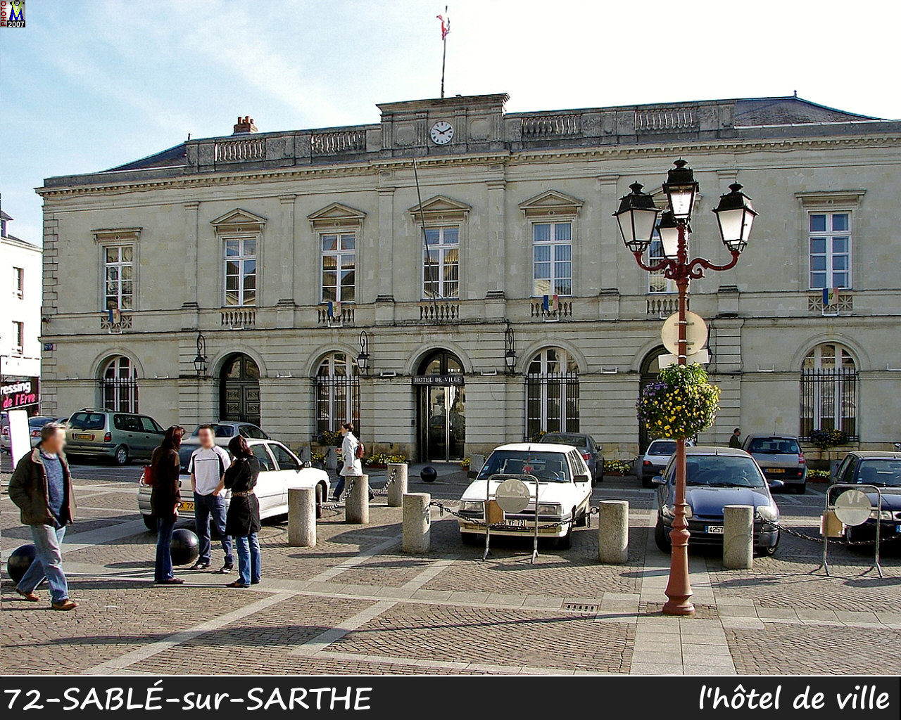 72SABLE-SARTHE_mairie_100.jpg