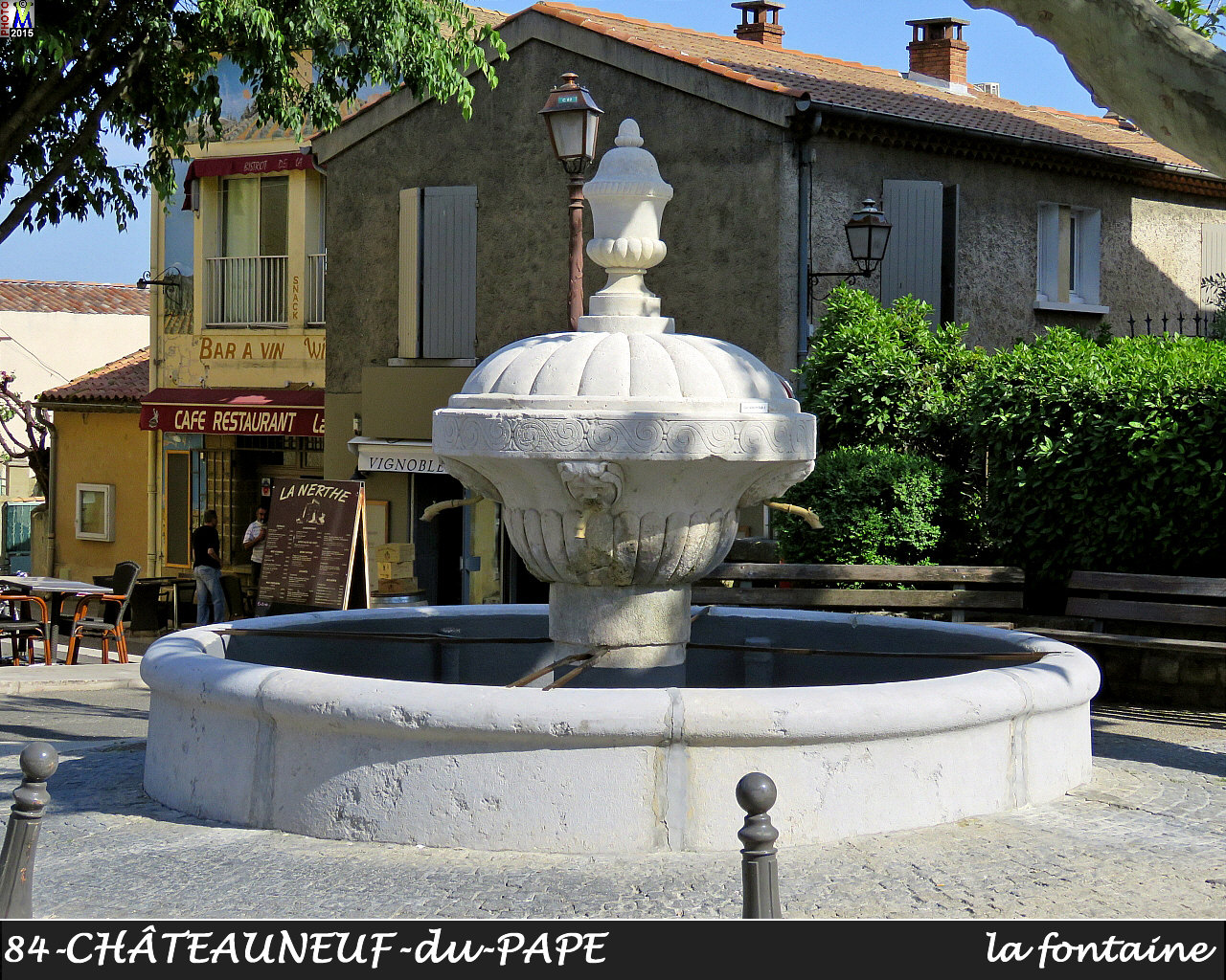 84CHATEAUNEUF-PAPE_fontaine_100.jpg