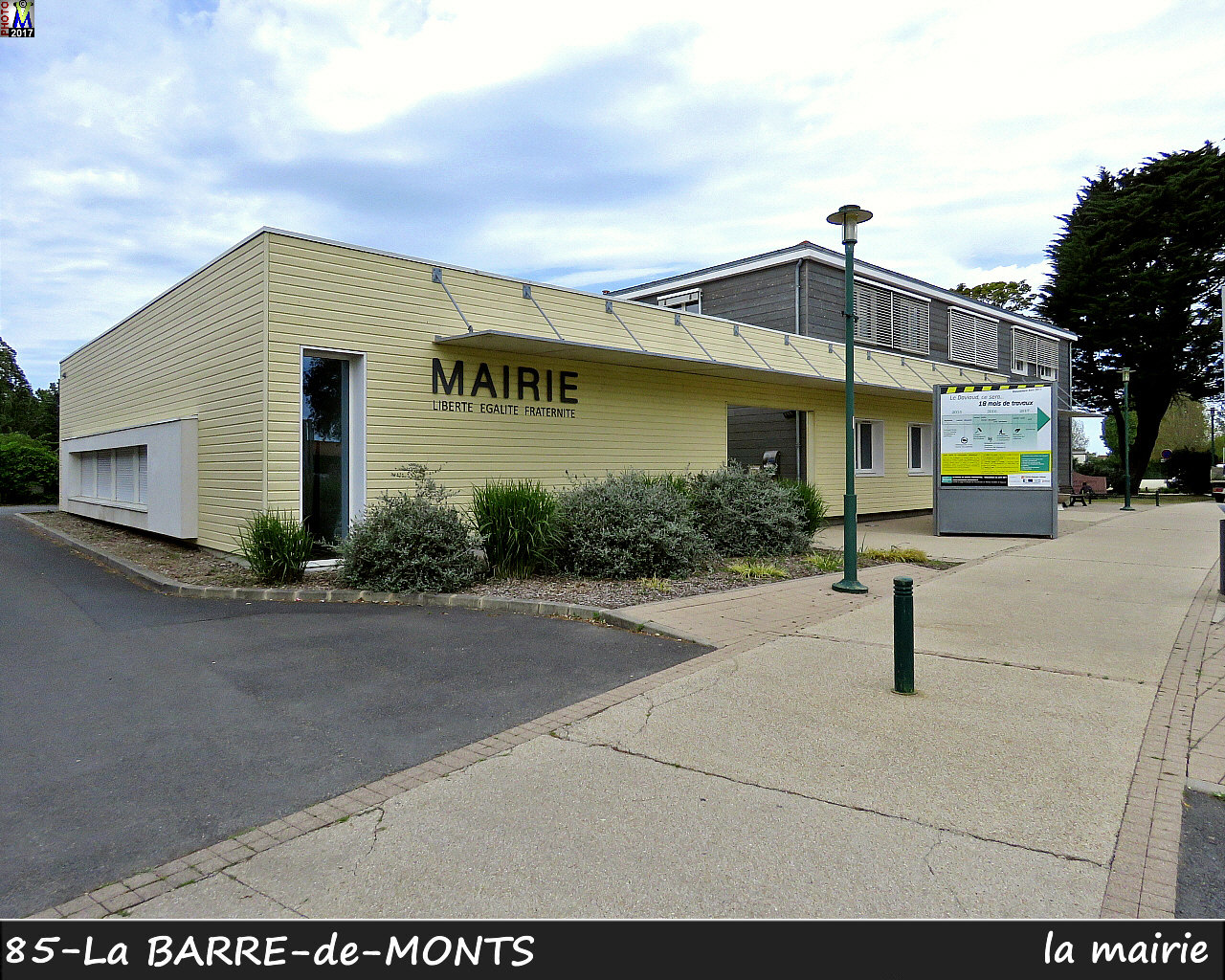 85BARRE-MONTS_mairie_1000.jpg