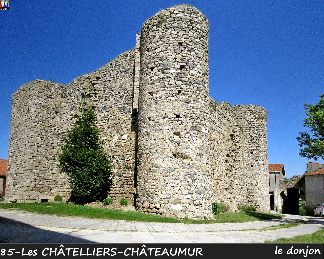 85CHATELLIERS-CHATEAUMUR_chateau_1000.jpg