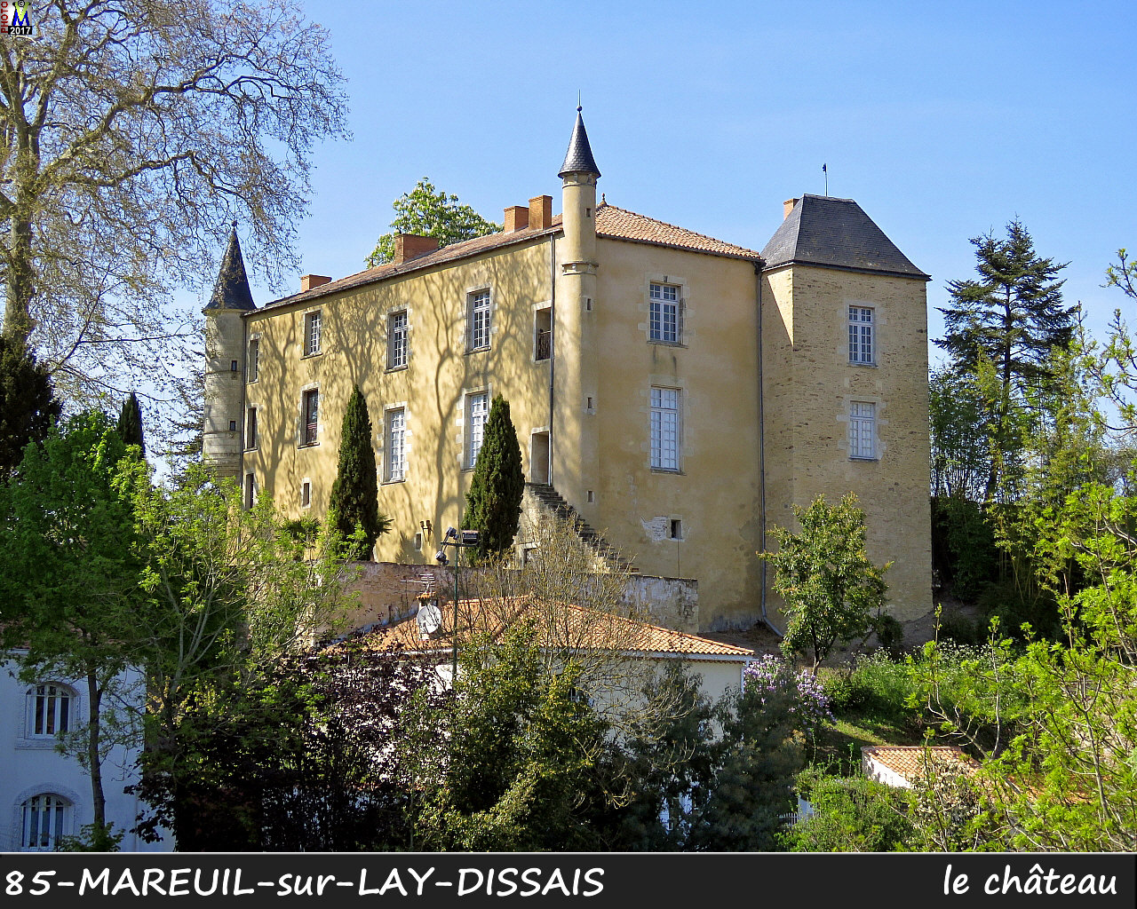 85MAREUIL-LAY_chateau_1000.jpg
