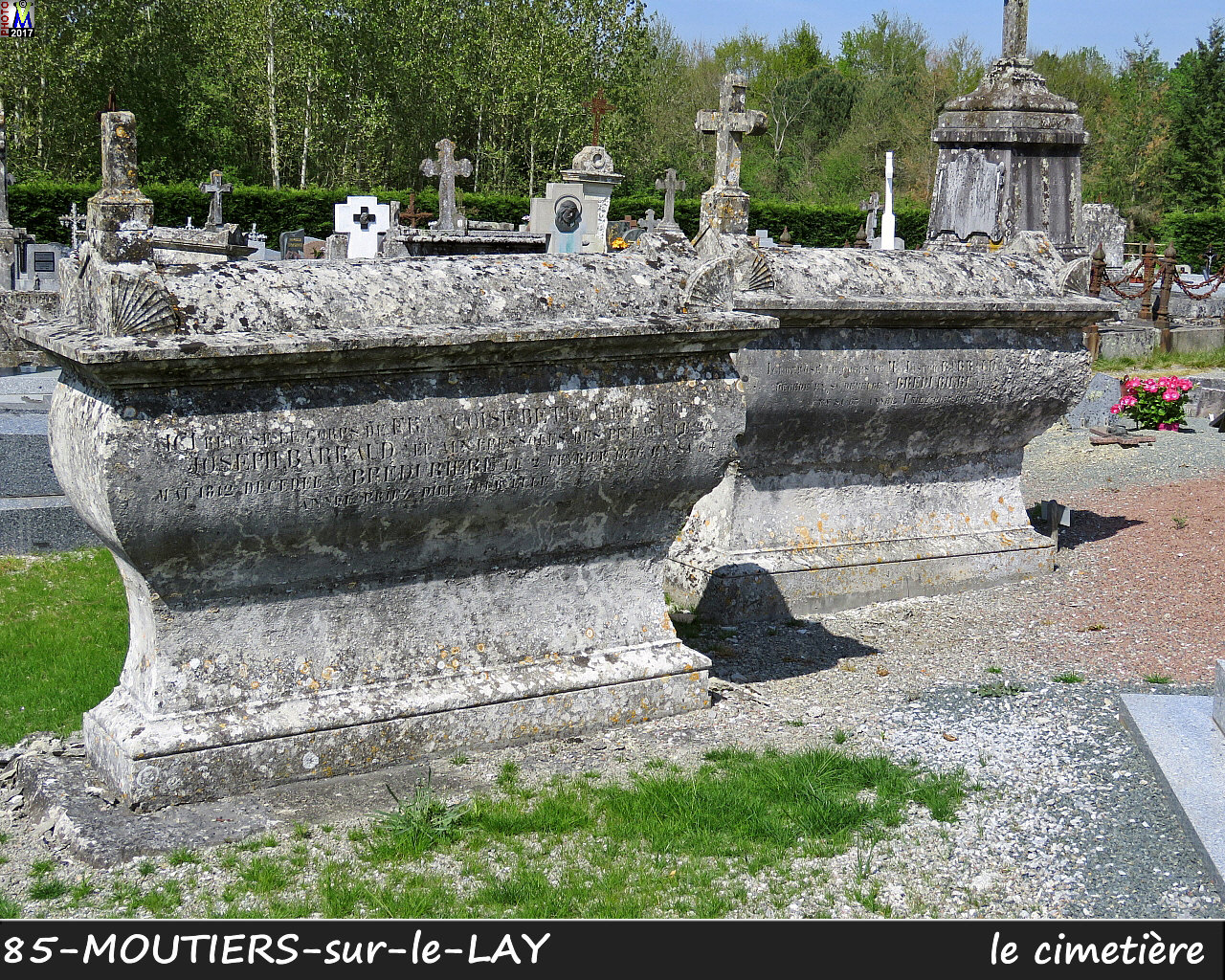 85MOUTIERS-LAY_cimetiere_1012.jpg