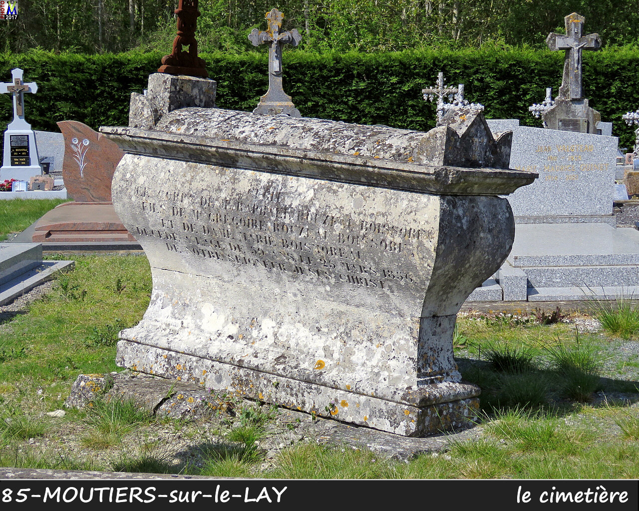 85MOUTIERS-LAY_cimetiere_1018.jpg