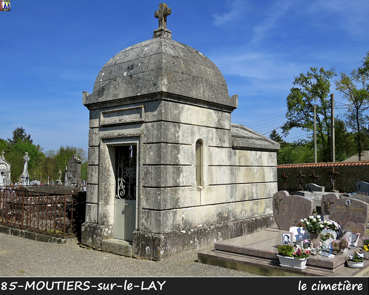 85MOUTIERS-LAY_cimetiere_1024.jpg