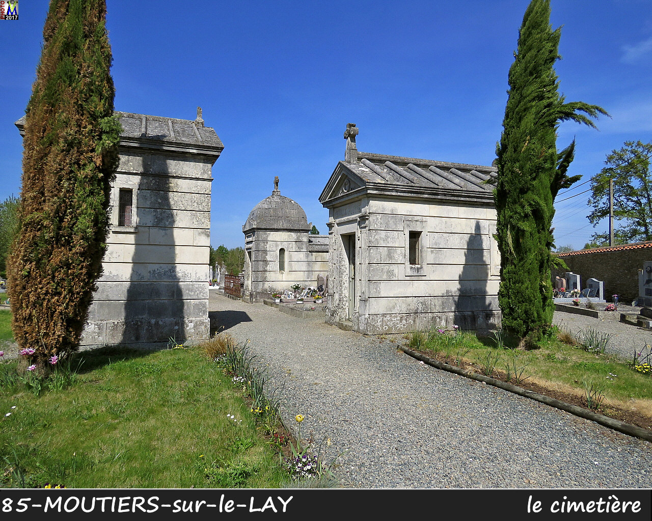 85MOUTIERS-LAY_cimetiere_1026.jpg
