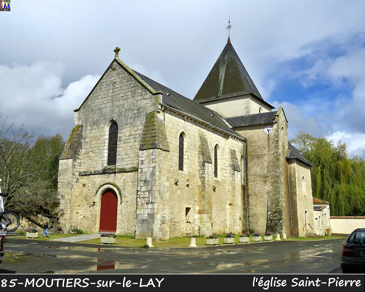 85MOUTIERS-LAY_eglise_1000.jpg