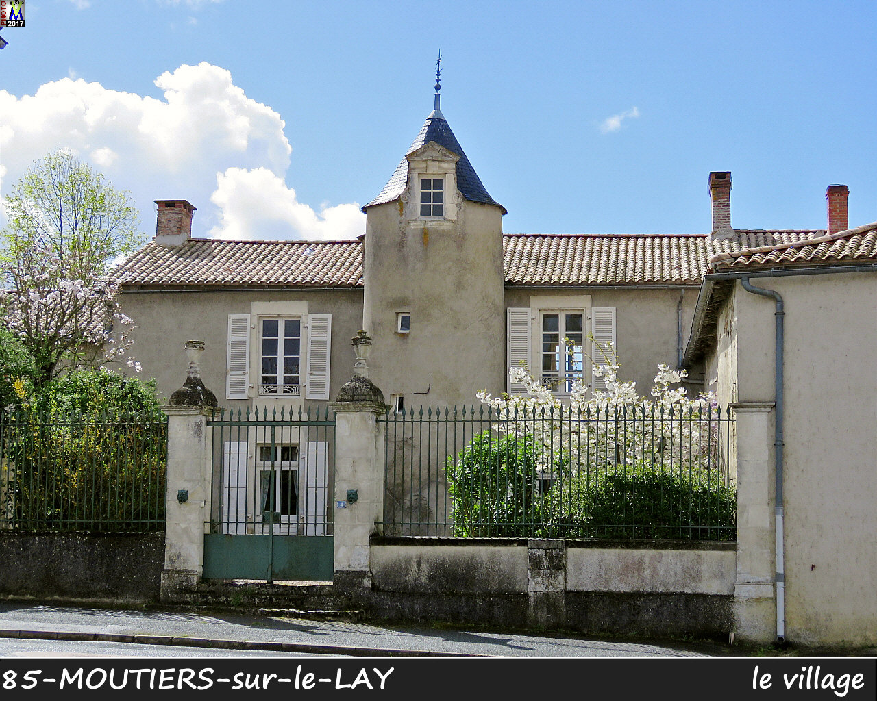 85MOUTIERS-LAY_village_1002.jpg