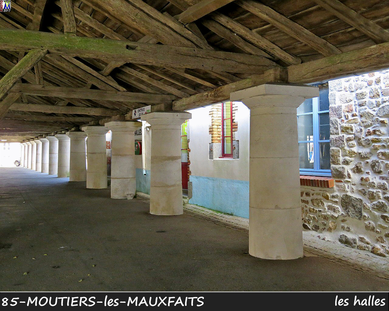 85MOUTIERS-MAUXFAITS_halles_1102.jpg