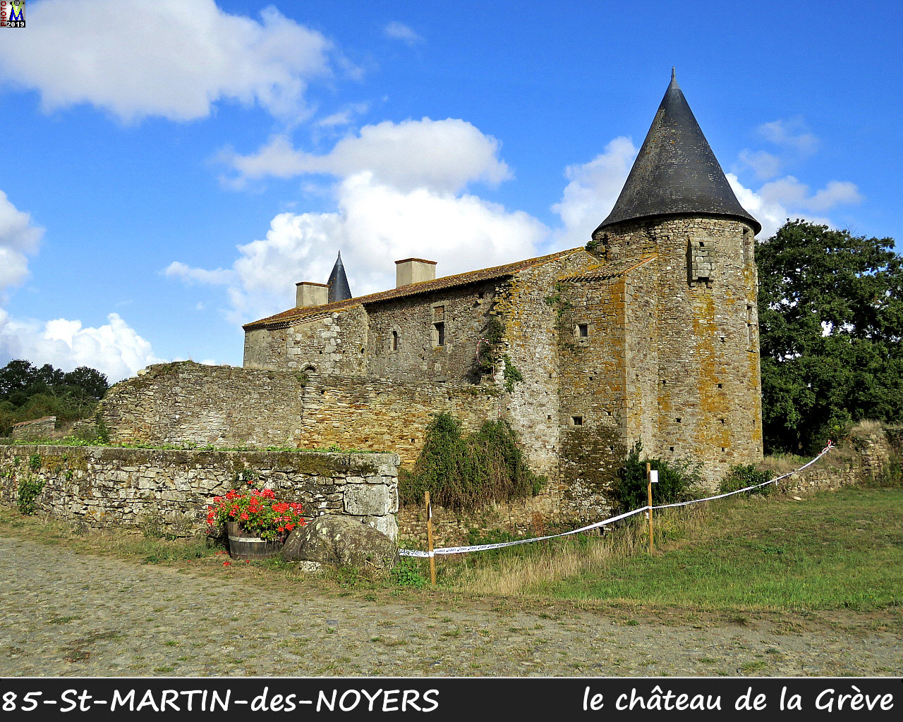 85StMARTIN-NOYERS_chateau_1006.jpg