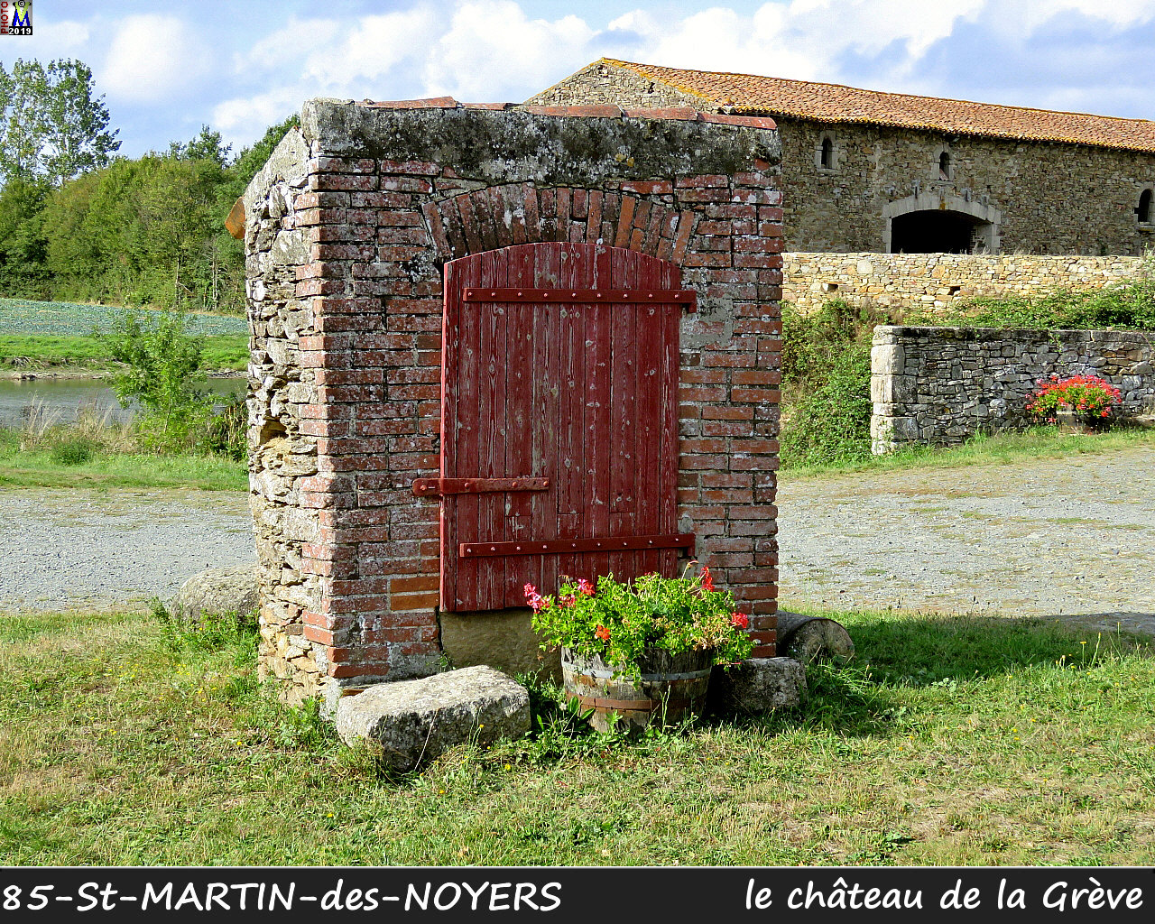 85StMARTIN-NOYERS_chateau_1600.jpg